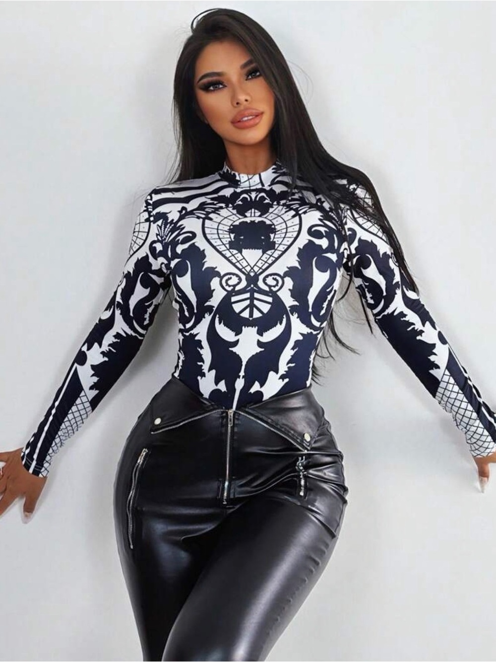 Black & White Long-Sleeve Printed Bodysuit - Picture 2 of 6